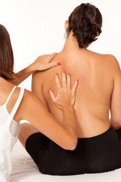 masaje para el dolor debajo del omoplato izquierdo