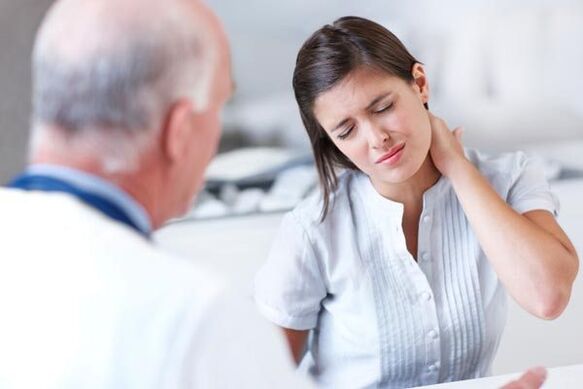 visita a un especialista en osteocondrosis cervical