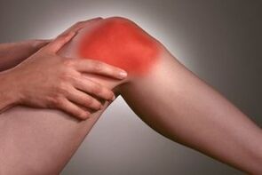 dolor en la articulación de la rodilla debido a artrosis